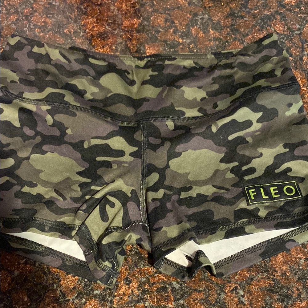 FLEO Women's Camo Shorts - Black and Green